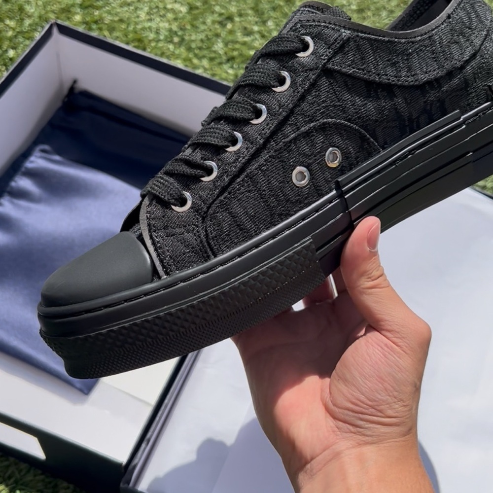 Dior Black B23